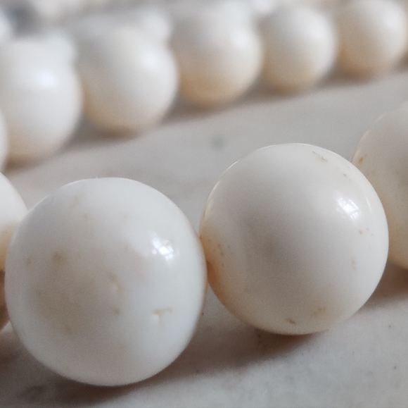 Vintage Genuine White Coral Gradient Necklace - Picture 13 of 16